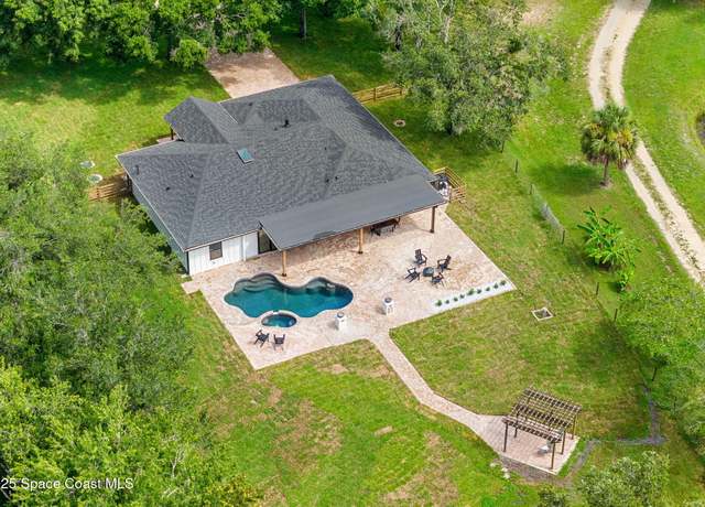 Property at 4313 Country Rd, Melbourne, FL 32934, 3 beds, 3 baths