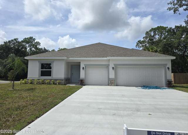 Property at 642 Fernandina St NW, Palm Bay, FL 32907, 4 beds, 3 baths