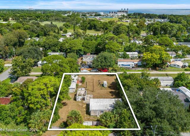 Property at 327 Booth St, Cocoa, FL 32927, 5 beds, 3 baths