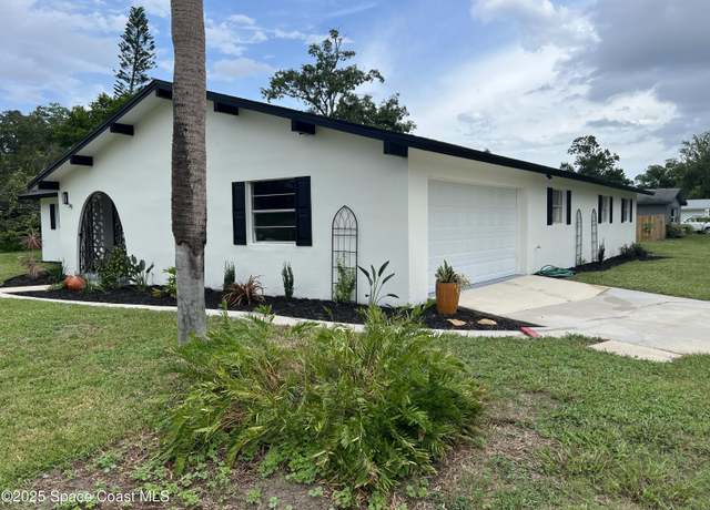 Property at 39 Fairglen Dr, Titusville, FL 32796, 5 beds, 2 baths