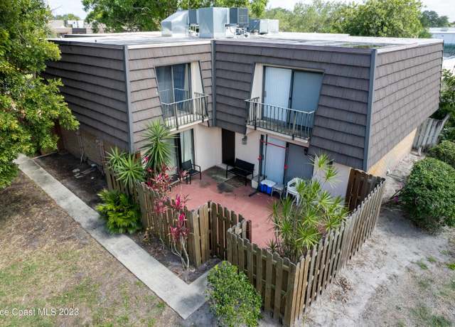 Property at 4014 Vista Oaks Cir NE, Palm Bay, FL 32905, 2 beds, 1.5 baths