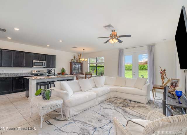 Property at 10033 W Verona Cir, Vero Beach, FL 32966, 4 beds, 3 baths