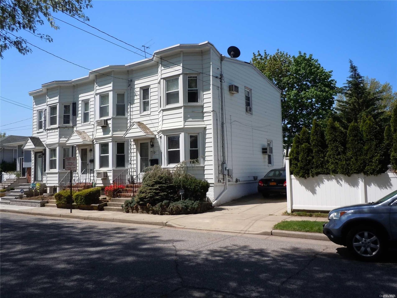 107 S 11th St, New Hyde Park, NY 11040
