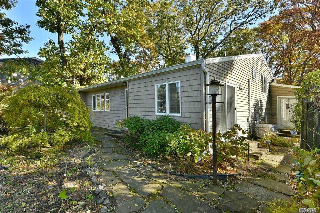 15 Pleasant Ave Plainview NY 11803 MLS# 3267363 Redfin