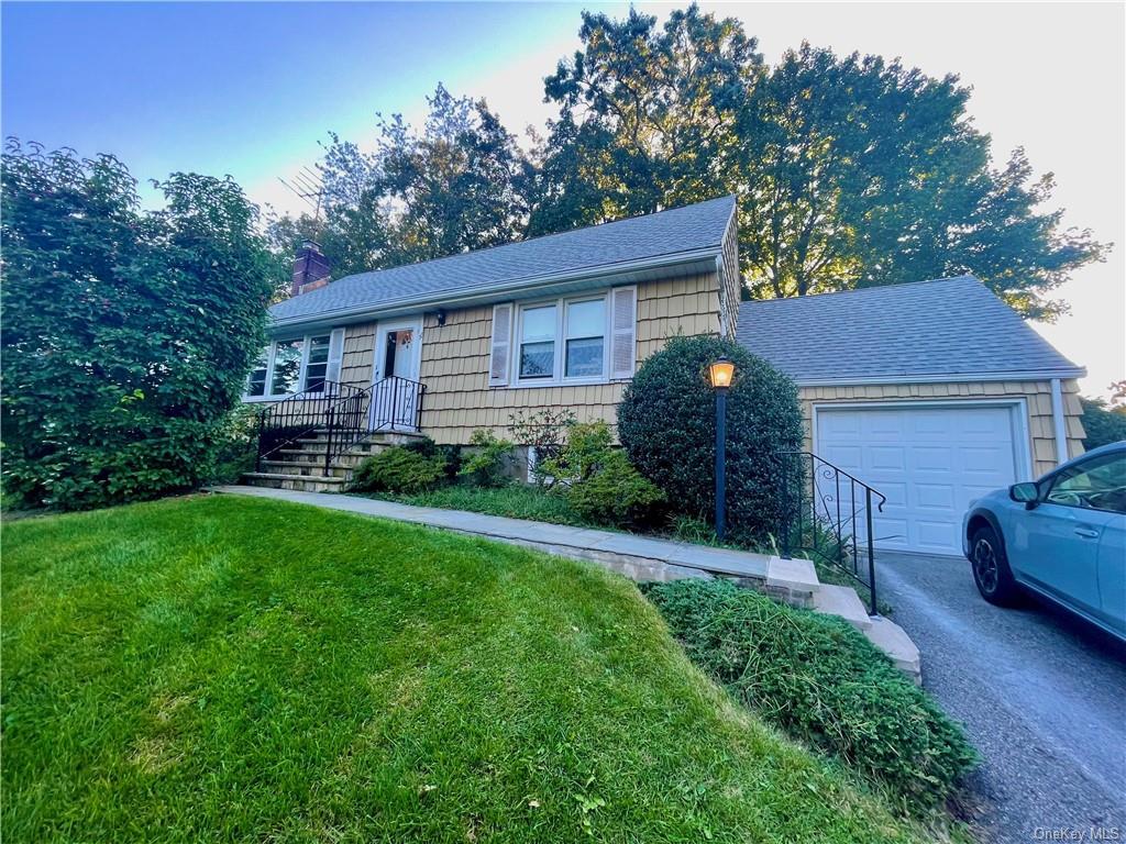 59 Lt Cox Dr, Pearl River, NY 10965