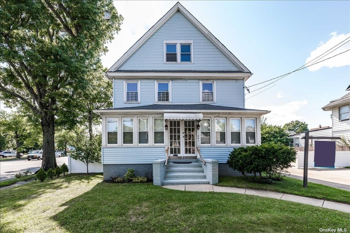 241 Denton Ave, Lynbrook, NY 11563 | MLS# 3335450 | Redfin