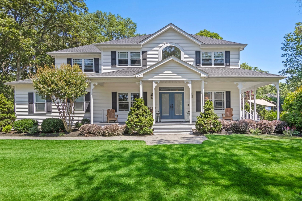 2 William St, East Setauket, NY 11733