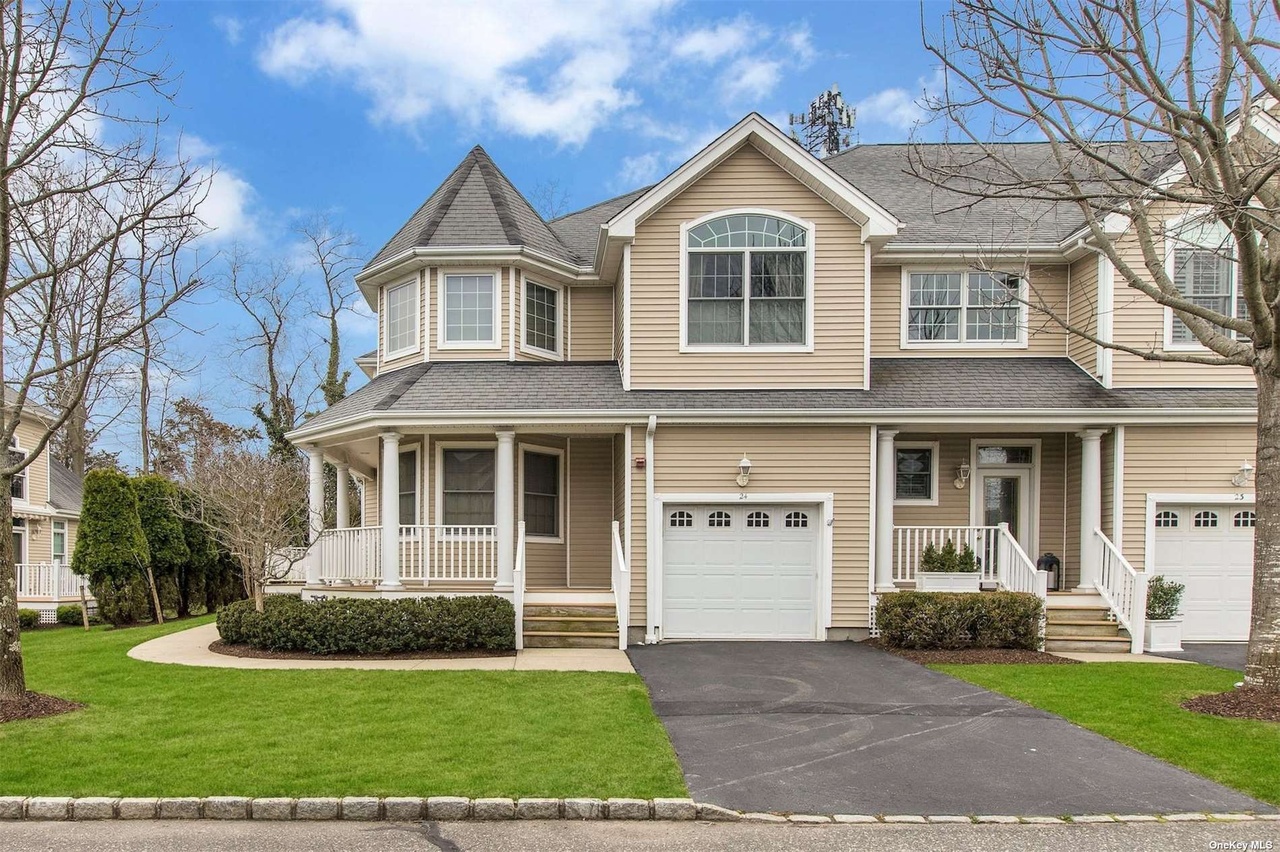 24 Emily's Way #24, Setauket, NY 11733 | MLS# 3469589 | Redfin