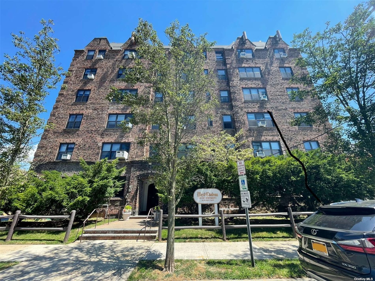 141 Wyckoff Pl Unit 3-B, Woodmere, NY 11598 | MLS# 3420591 | Redfin