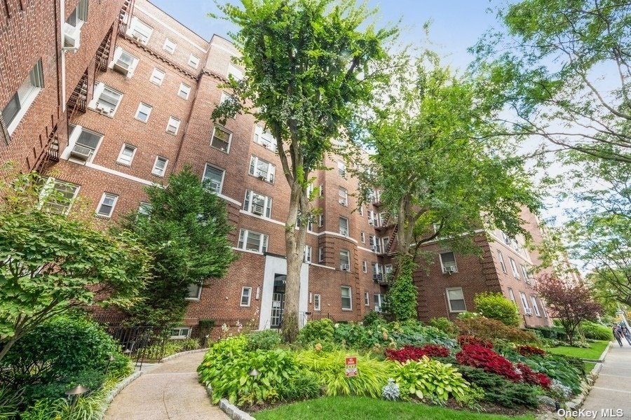 69-09 108th St #110, Forest Hills, NY 11375 | MLS# 3450600 | Redfin