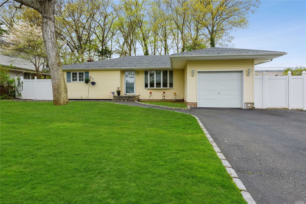 55 Falcon Dr Hauppauge NY 11788 Redfin 55 Falcon Dr Hauppauge NY 11788 Redfin