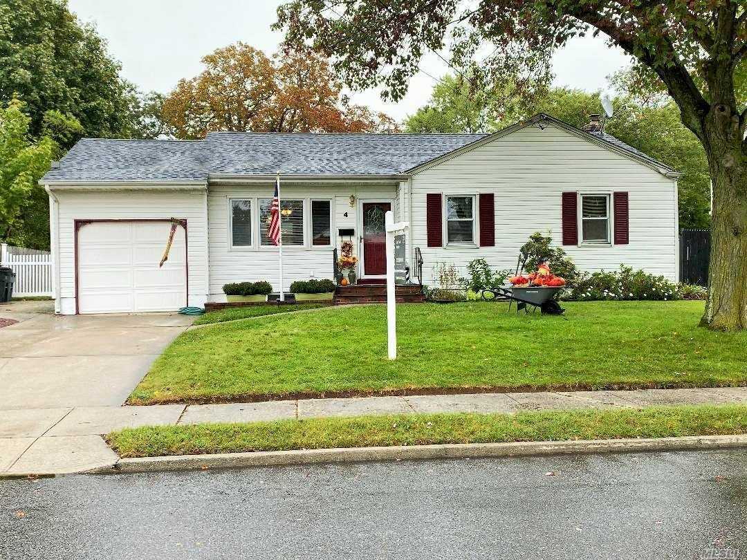 4 Wheeler Ct, Deer Park, NY 11729 | MLS# 3169816 | Redfin