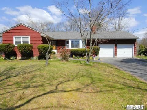 205 Oak St, Deer Park, NY 11729