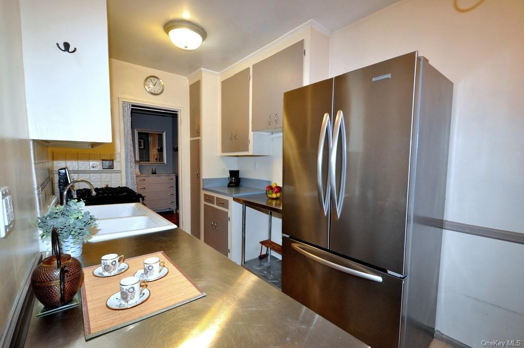 402 404 Riverdale Ave Apartments Yonkers Ny Apartments For Rent