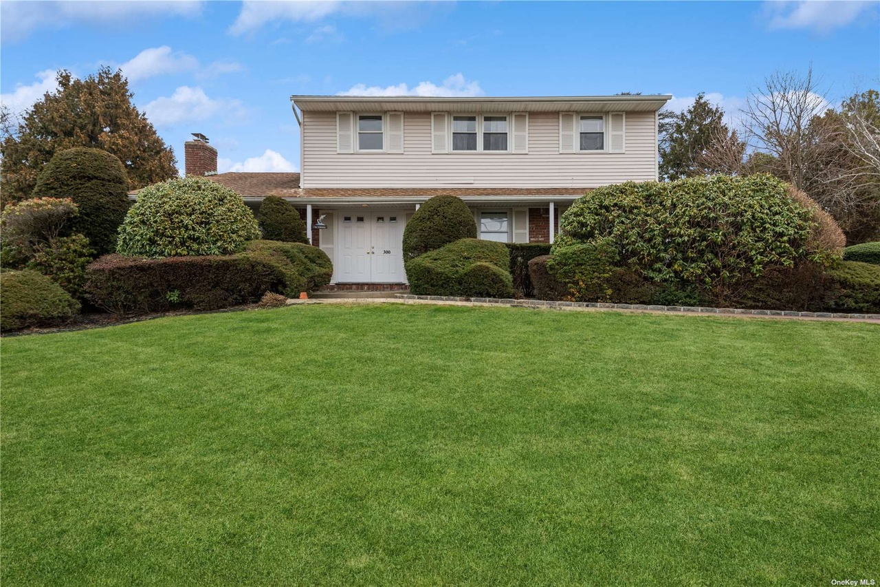 300 Cameo Dr, Massapequa, NY 11758 | MLS# 3527848 | Redfin