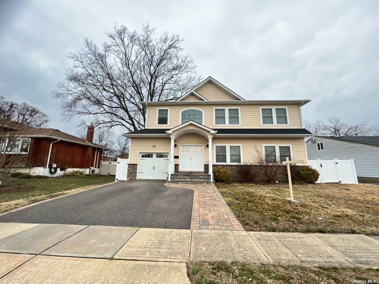 10 Lincoln Rd N, Plainview, NY 11803 | MLS# 3459884 | Redfin