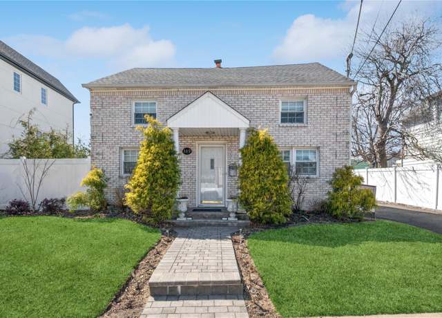 Property at 389 Franklin Ave, Hewlett, NY 11557, 3 beds, 2 baths