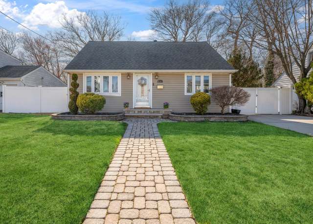 Property at 1106 South Dr, North Merrick, NY 11566, 3 beds, 2 baths
