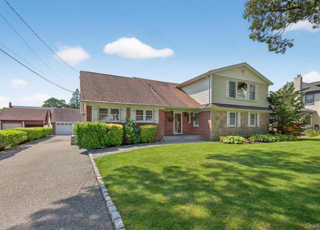 Property at 36 Hemlock Ln, Bay Shore, NY 11706, 5 beds, 3 baths