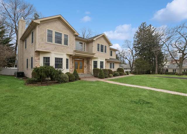 Property at 60 Spring Hill Rd, East Hills, NY 11577, 6 beds, 5 baths