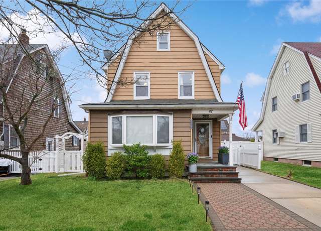 Property at 47 Juniper Ave, Mineola, NY 11501, 3 beds, 1.5 baths