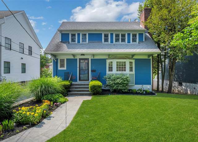 Property at 7 Senate Pl, Larchmont, NY 10538, 3 beds, 2.5 baths