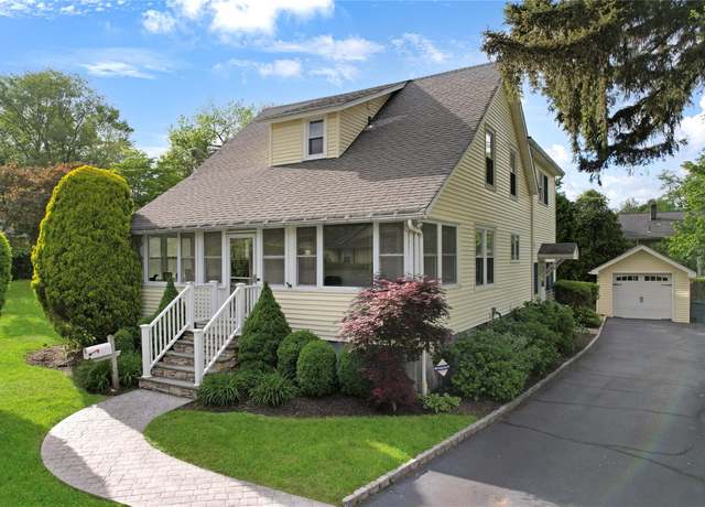 Property at 26 Van Nostrand Pl, Nanuet, NY 10954, 4 beds, 3.5 baths
