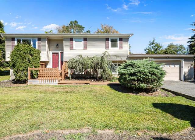 Property at 8 Dunn Rd, Airmont, NY 10952, 6 beds, 3 baths
