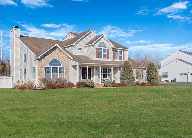 Property at 17 Bittersweet Ln, Center Moriches, NY 11934, 5 beds, 4 baths
