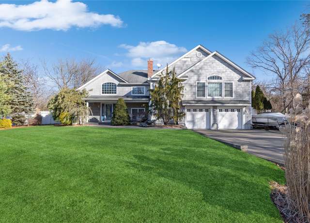 Property at 14 Wakefield Rd, Hampton Bays, NY 11946, 3 beds, 2 baths