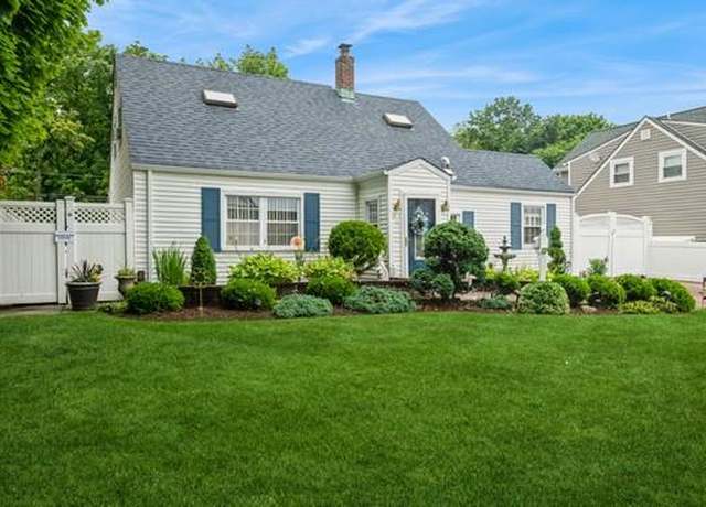 Property at 59 Hill Ln, Levittown, NY 11756, 4 beds, 1 bath