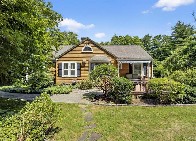 Property at 10 Gatehouse Ct, Carmel, NY 10512, 2 beds, 1.5 baths