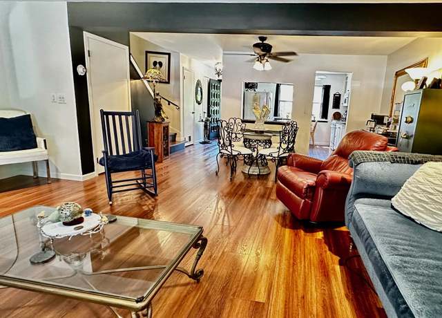 Property at 76 Yorkshire Dr, Suffern, NY 10901, 3 beds, 2.5 baths
