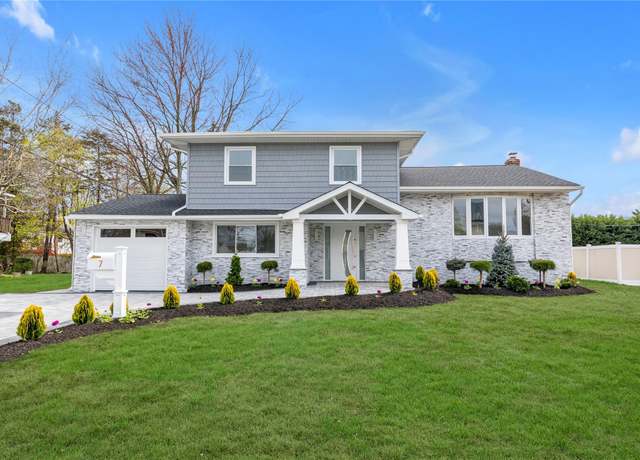 Property at 7 Suzanne Ln, Bethpage, NY 11714, 4 beds, 3 baths