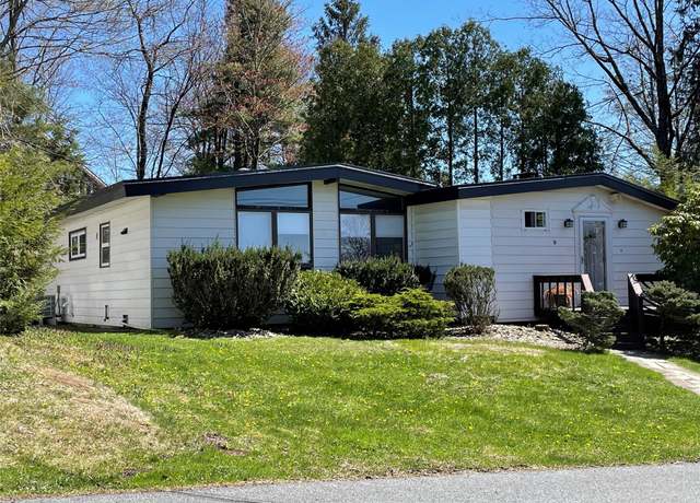 Property at 9 Crescent Cir, Rock Hill, NY 12775, 3 beds, 2 baths