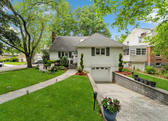 Property at 18 Hawthorne Ln, Valley Stream, NY 11581, 5 beds, 3 baths