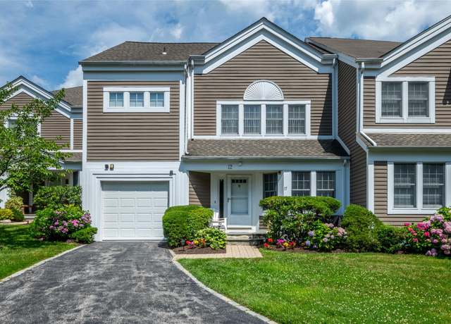 Property at 17 Jared Dr, White Plains, NY 10605, 2 beds, 2.5 baths