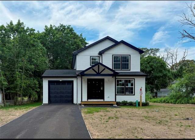 Property at 20 Tenth St, Ronkonkoma, NY 11779, 3 beds, 2.5 baths