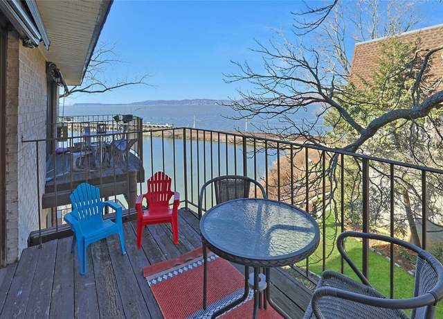 Property at 224 Kemeys Cv Unit 2-24, Briarcliff Manor, NY 10510, 2 beds, 2.5 baths