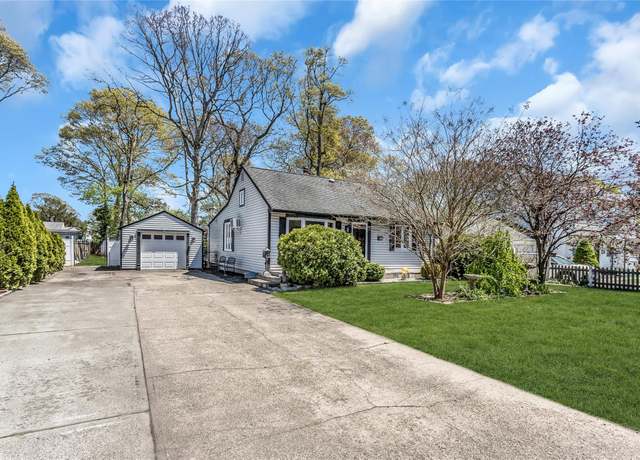 Property at 118 Noel Dr, Centereach, NY 11720, 3 beds, 1 bath