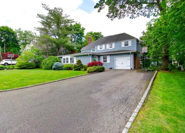 Property at 20 Primrose Ln, East Hills, NY 11577, 3 beds, 2.5 baths