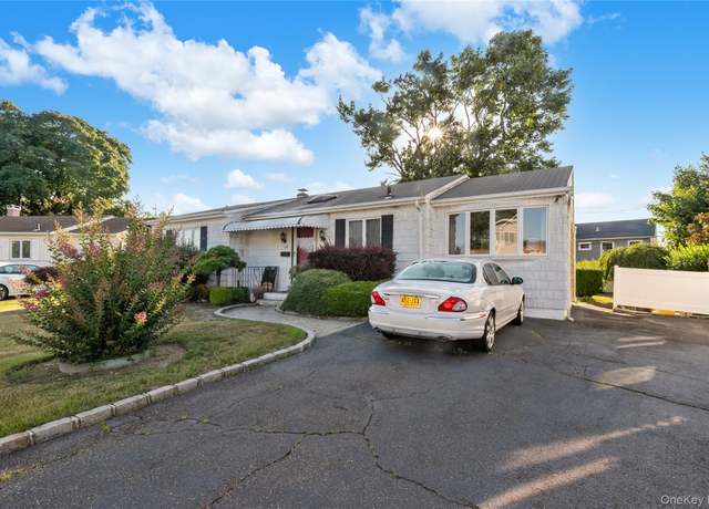 Property at 58 Helen Ave, Plainview, NY 11803, 3 beds, 1 bath