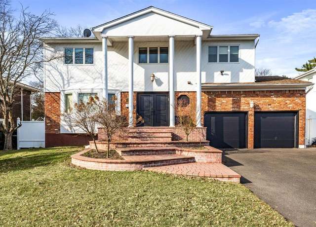 Property at 753 Kearny Dr, North Woodmere, NY 11581, 6 beds, 3.5 baths