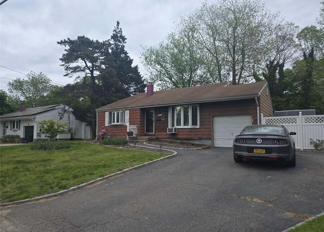 Property at 2905 Heather Ave, Medford, NY 11763, 3 beds, 1.5 baths