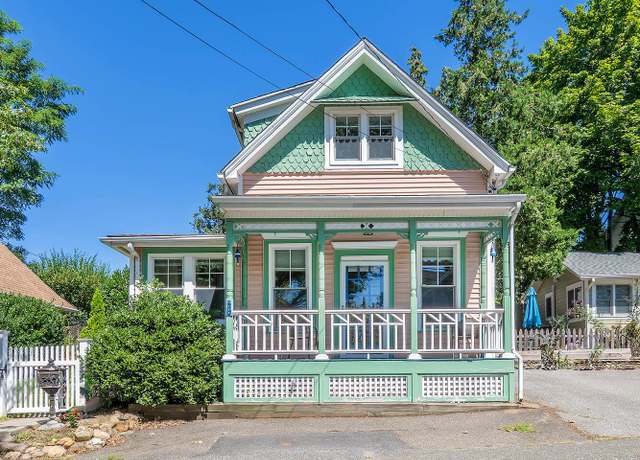 Property at 182 14th Ave, Sea Cliff, NY 11579, 2 beds, 2 baths