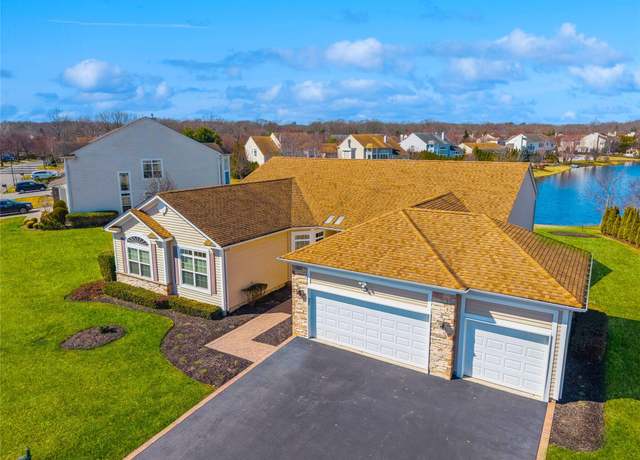 Property at 22 Hamlet Woods Dr, Saint James, NY 11780, 3 beds, 3.5 baths