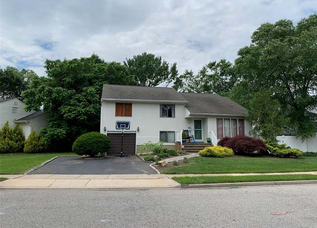 Property at 520 Ann Ln, Wantagh, NY 11793, 5 beds, 3 baths