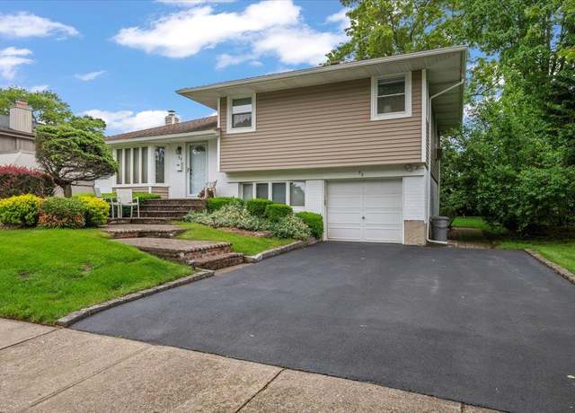 Property at 58 Briar Ln, Jericho, NY 11753, 3 beds, 1.5 baths
