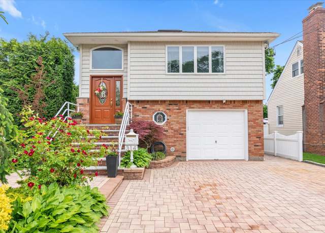 Property at 314 Oakview Ave, Oceanside, NY 11572, 3 beds, 3 baths