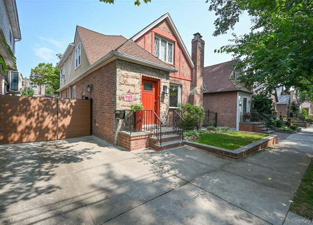 Property at 81-11 64 Rd, Middle Village, NY 11379, 4 beds, 3.5 baths